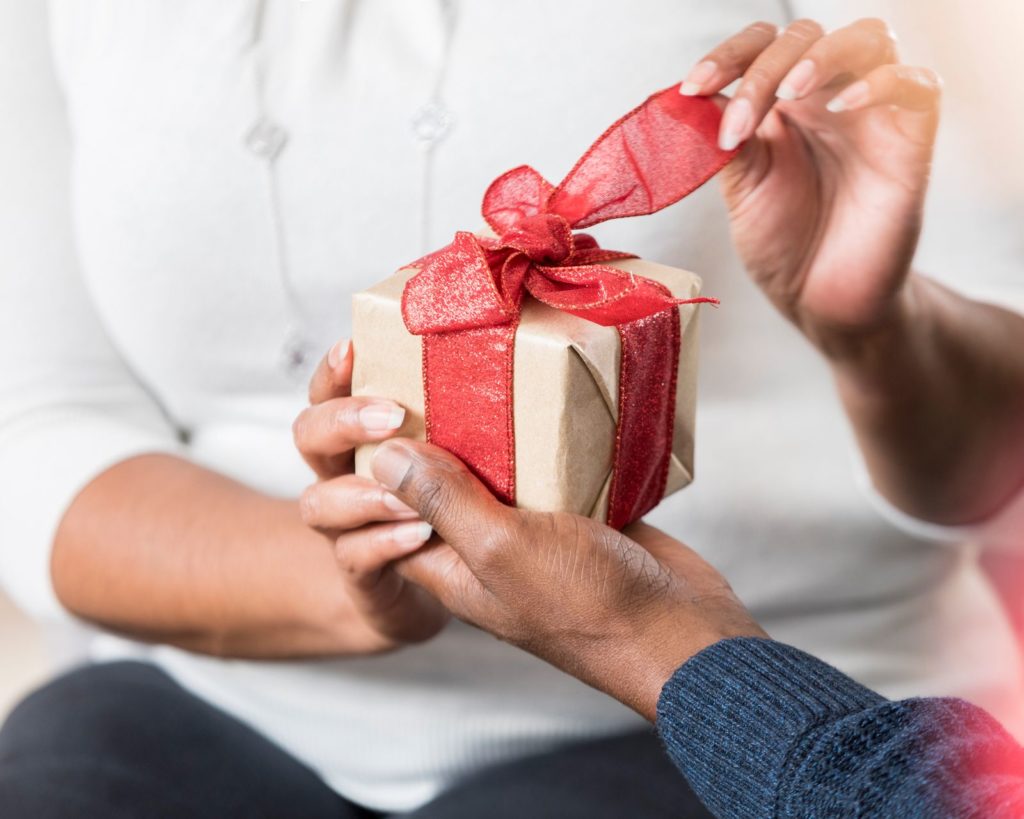 Top 3 Best Romantic & Cheap Gift Ideas in 2019
